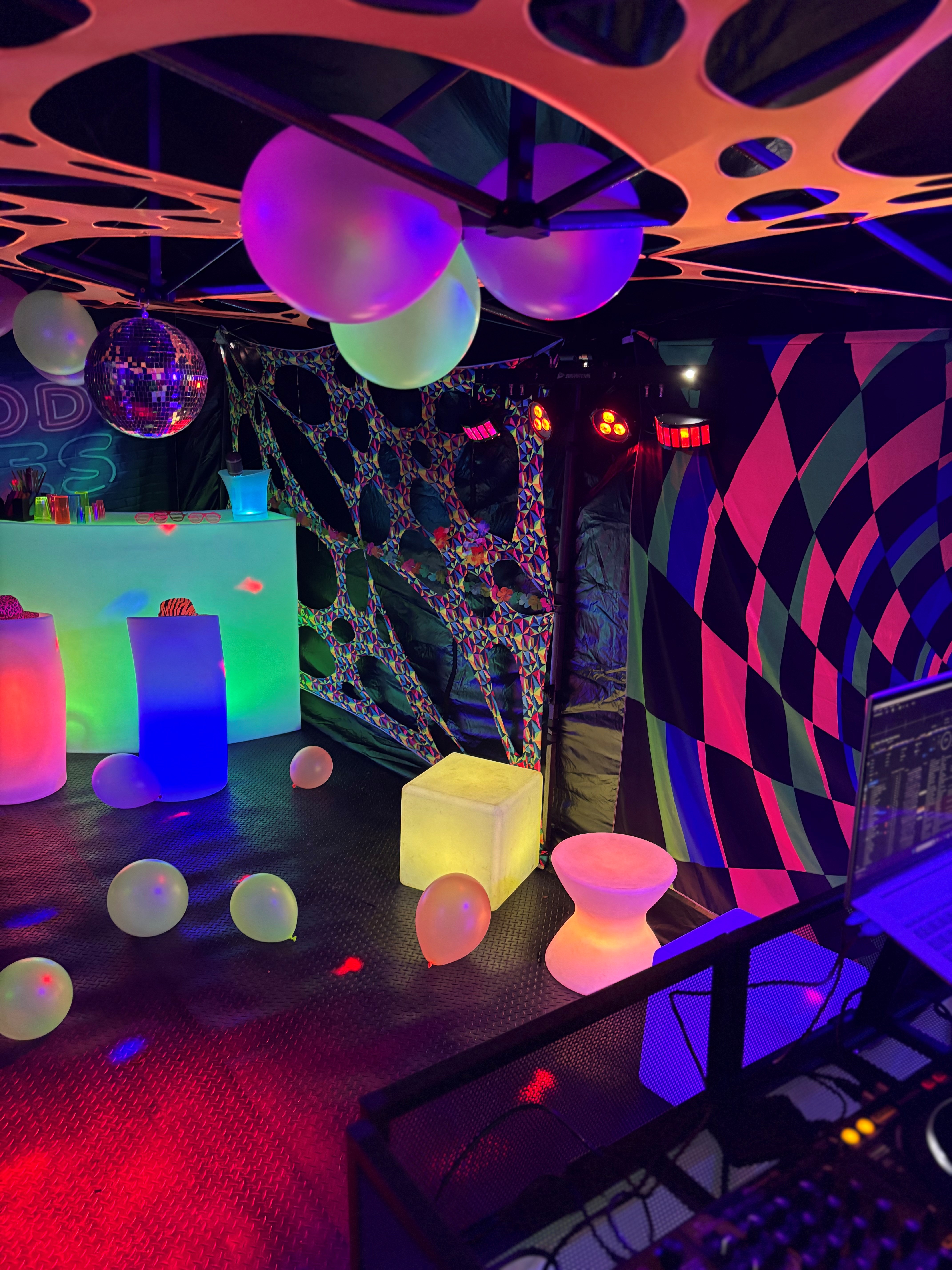 Adults Rave Cave – 3x6m